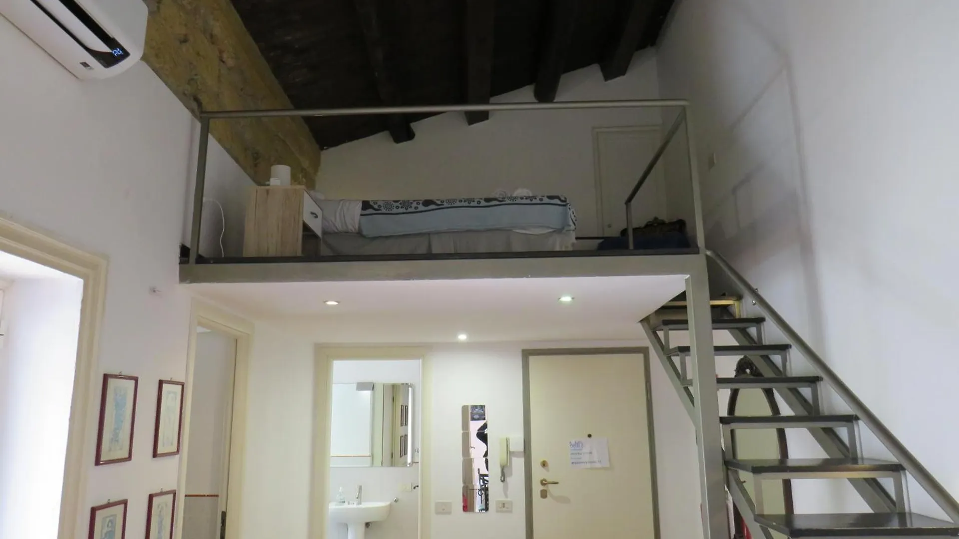 Loft With Terrace In The City Centre パレルモ アパート